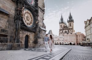 Prag’da Evlilik Teklifi: Baştan Sona Planlama Rehberi Prag'da çift fotoğraf çekimi (3)