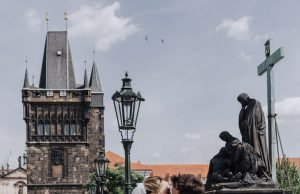 Nişan Fotoğrafları İçin Prag’da 10 Farklı Dekor Prag'da düğün fotoğraf çekimi (5)