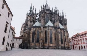 Prag Kalesi: Tarihin ve Mimari Harikanın Buluşma Noktası Prag Kalesi: Tarihin ve Mimari Harikanın Buluşma Noktası