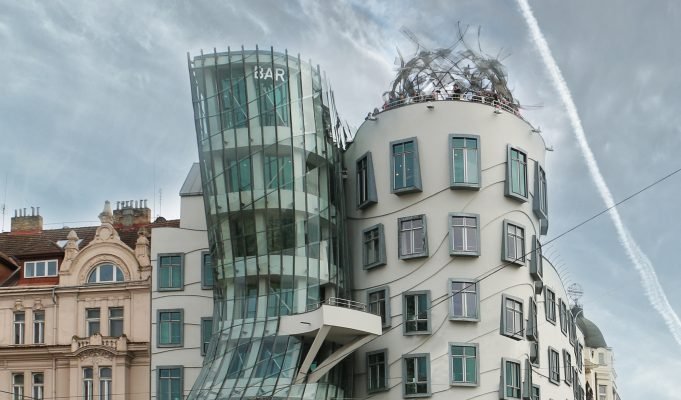 Dans Eden Ev, Prag