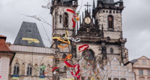 Eski Şehir Meydanı (Staroměstské náměstí): Prag’ın Kalbinde Tarih ve Büyü Eski Şehir Meydanı (Staroměstské náměstí): Prag’ın Kalbinde Tarih ve Büyü