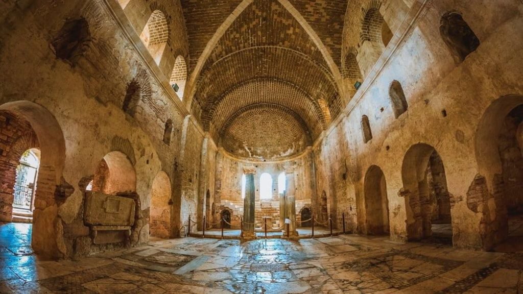 Prag Aziz Nikolaos Kilisesi: 700 Yıllık Barok Şaheser