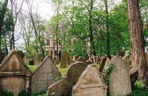 Prag Eski Yahudi Mezarlığı: Tarihin Sessiz Tanıkları Prag Eski Mezarlığı: Tarihin Sessiz Tanıkları