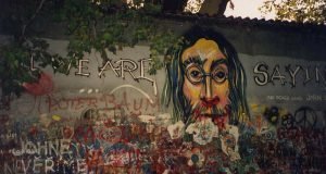 Prag’da Mutlaka Görmeniz Gereken 7 Renkli Nokta: Lennon Duvarı Prag’da Mutlaka Görmeniz Gereken 7 Renkli Nokta: Lennon Duvarı