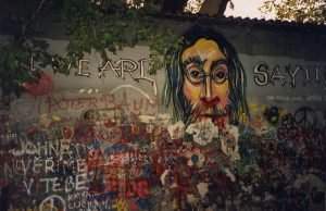 Prag’da Mutlaka Görmeniz Gereken 7 Renkli Nokta: Lennon Duvarı Prag’da Mutlaka Görmeniz Gereken 7 Renkli Nokta: Lennon Duvarı